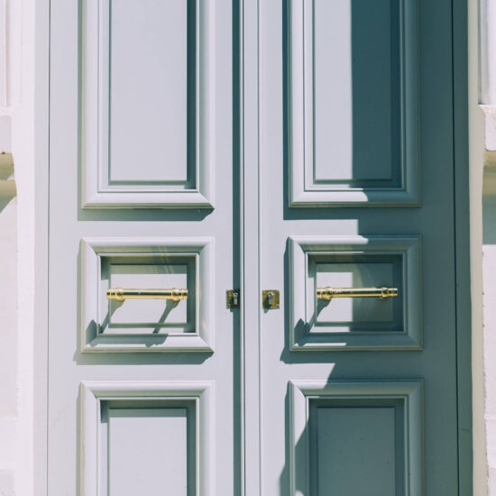 jilbert-ebrahimi-zRzKNNLkBu8-unsplash entrance doors